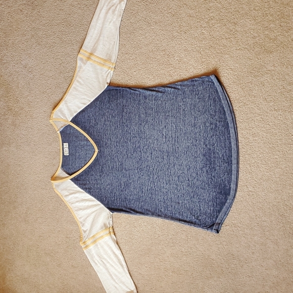 Maurices 24/7 cold shoulder shirt size Medium - Picture 6 of 8